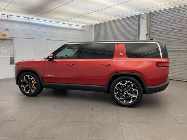 Photo of 2024 Orange Rivian R1S