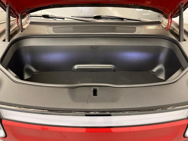 Photo of 2024 Orange Rivian R1S
