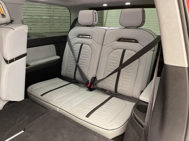 Photo of 2024 Orange Rivian R1S