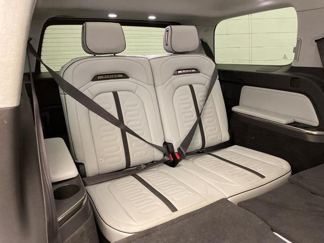 Photo of 2024 Orange Rivian R1S