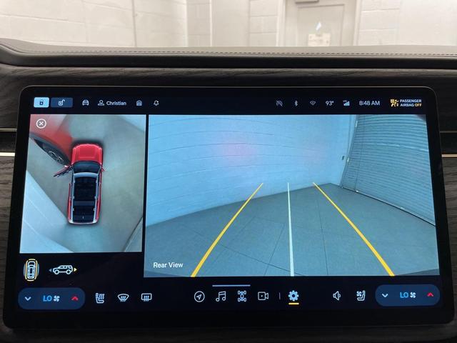 Photo of 2024 Orange Rivian R1S