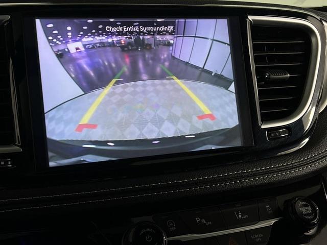 Photo of 2024 Diamond Black Crystal Pearlcoat Chrysler Pacifica