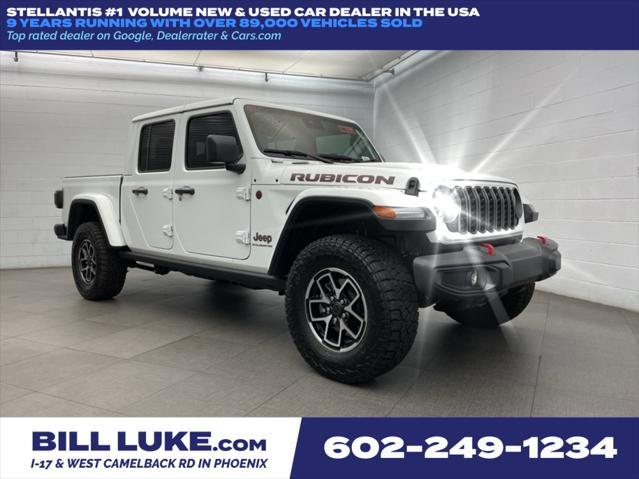 Photo of 2025 Bright White Clearcoat Jeep Gladiator