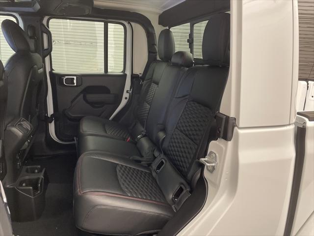 Photo of 2025 Bright White Clearcoat Jeep Gladiator