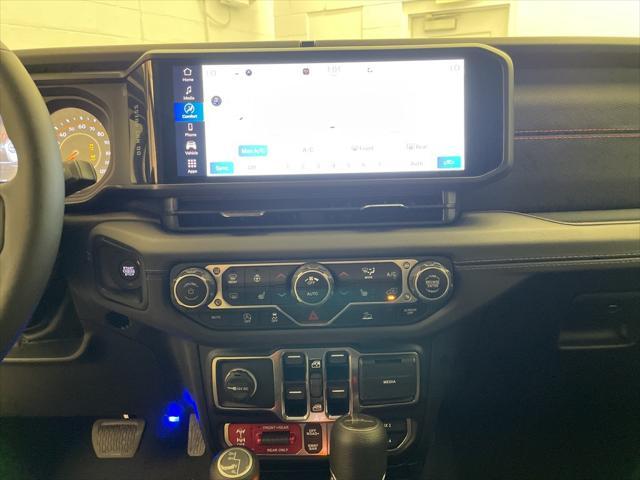 Photo of 2025 Bright White Clearcoat Jeep Gladiator