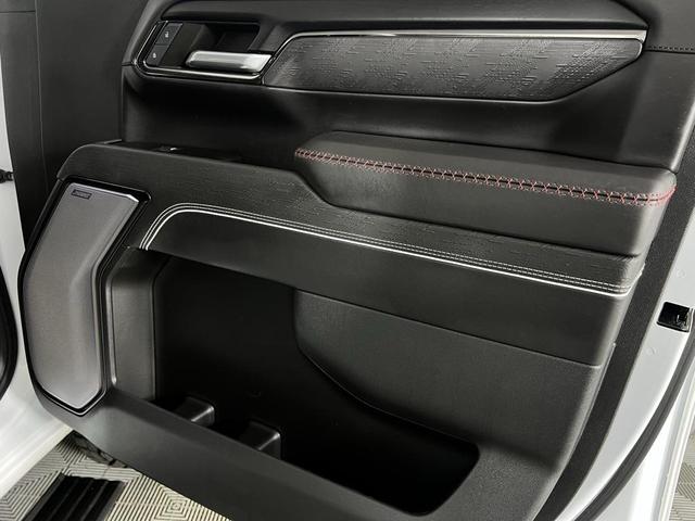 Photo of 2024 Summit White GMC Sierra 2500