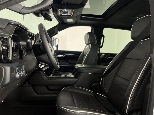 Photo of 2024 Summit White GMC Sierra 2500