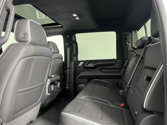 Photo of 2024 Summit White GMC Sierra 2500