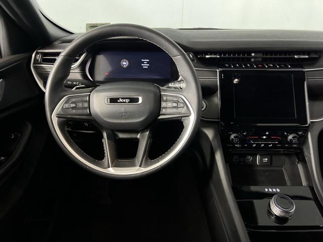 Photo of 2023 Silver Zynith Jeep Grand Cherokee L