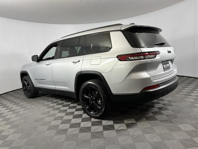 Photo of 2023 Silver Zynith Jeep Grand Cherokee L