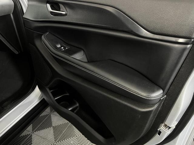 Photo of 2023 Silver Zynith Jeep Grand Cherokee L