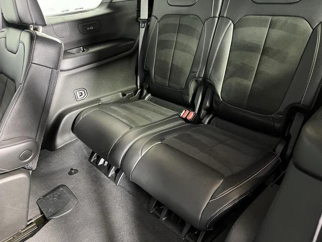 Photo of 2023 Silver Zynith Jeep Grand Cherokee L
