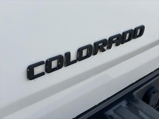 Photo of 2018 Summit White Chevrolet Colorado