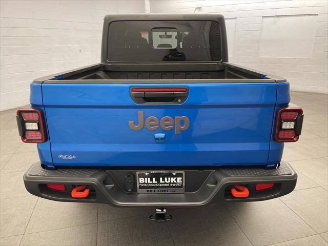 Photo of 2022 Hydro Blue Pearlcoat Jeep Gladiator