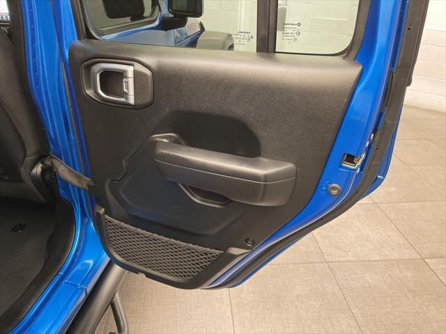 Photo of 2022 Hydro Blue Pearlcoat Jeep Gladiator