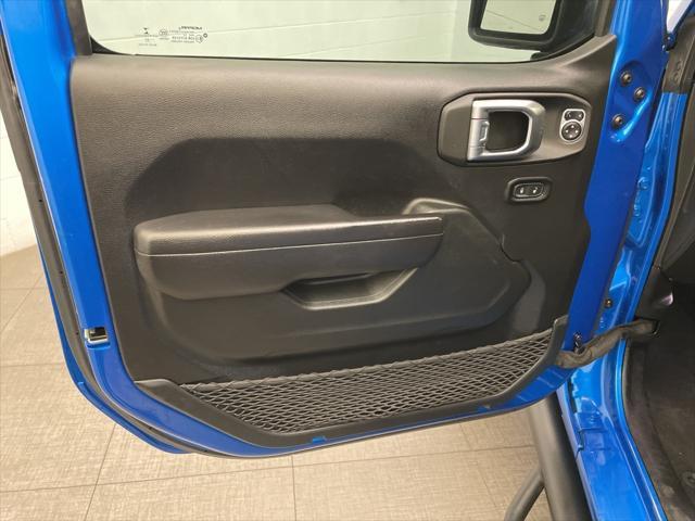 Photo of 2022 Hydro Blue Pearlcoat Jeep Gladiator