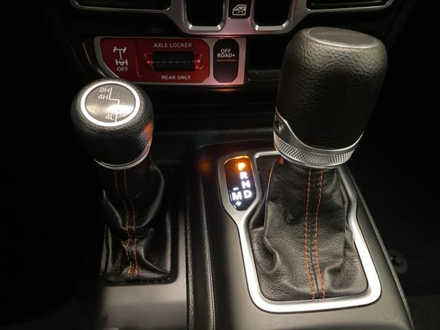 Photo of 2022 Hydro Blue Pearlcoat Jeep Gladiator