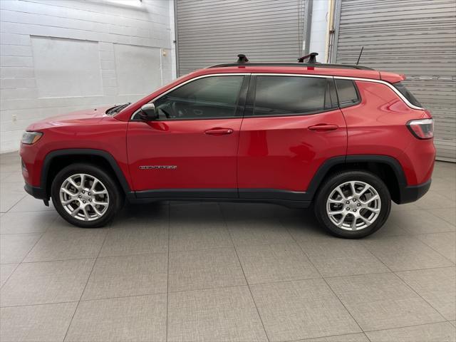 Photo of 2023 Redline Pearlcoat Jeep Compass