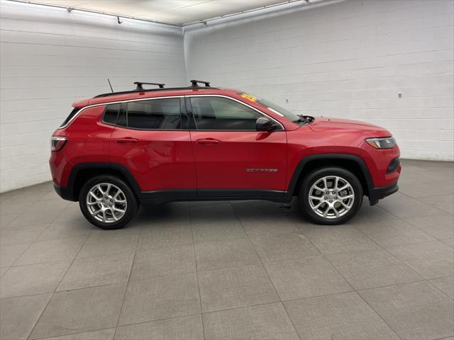Photo of 2023 Redline Pearlcoat Jeep Compass