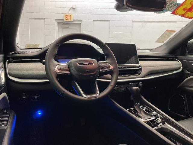 Photo of 2023 Redline Pearlcoat Jeep Compass
