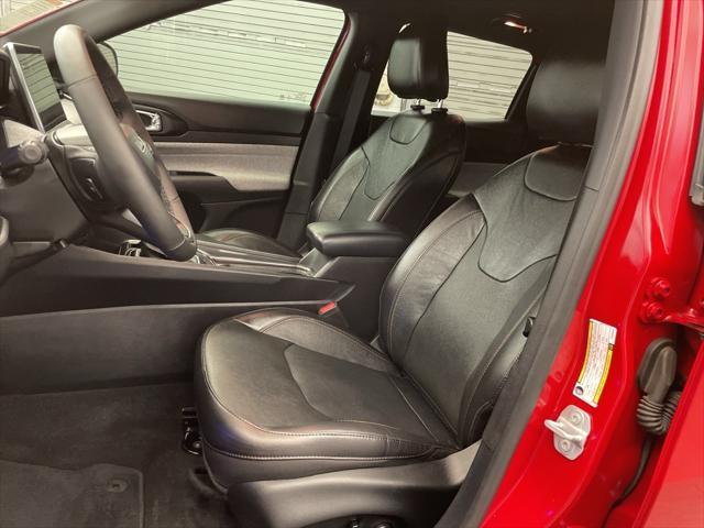 Photo of 2023 Redline Pearlcoat Jeep Compass