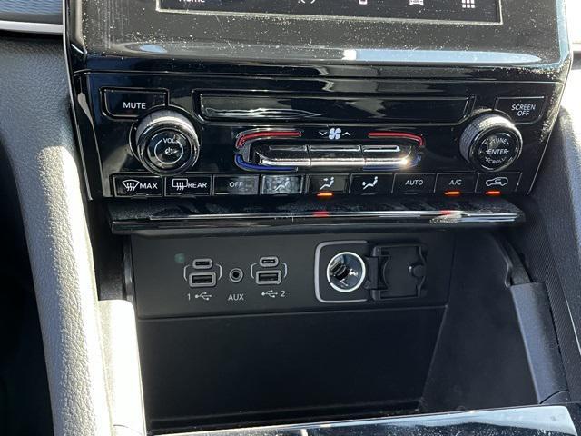 Photo of 2023 Bright White Clearcoat Jeep Grand Cherokee