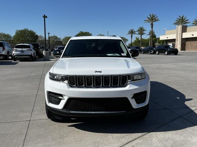 Photo of 2023 Bright White Clearcoat Jeep Grand Cherokee