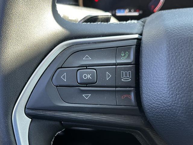 Photo of 2023 Bright White Clearcoat Jeep Grand Cherokee