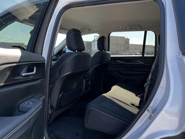 Photo of 2023 Bright White Clearcoat Jeep Grand Cherokee