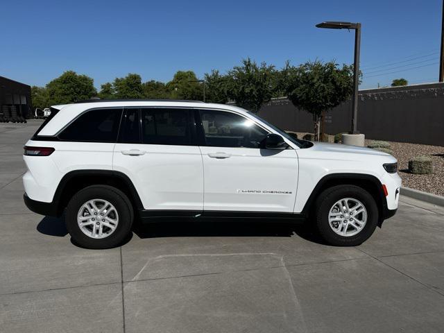 Photo of 2023 Bright White Clearcoat Jeep Grand Cherokee