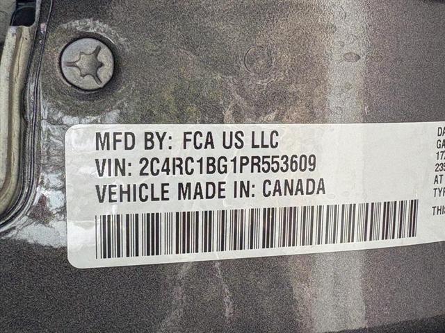 Photo of 2023 Granite Crystal Metallic Clearcoat Chrysler Pacifica