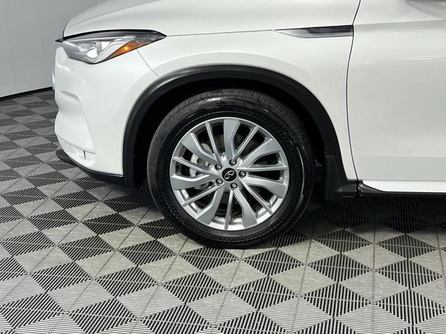 Photo of 2024 White INFINITI QX50