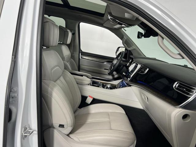 Photo of 2023 Bright White Clearcoat Jeep Grand Wagoneer