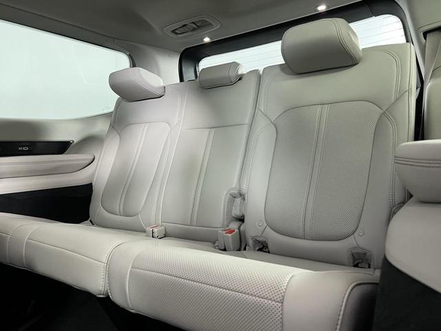 Photo of 2023 Bright White Clearcoat Jeep Grand Wagoneer