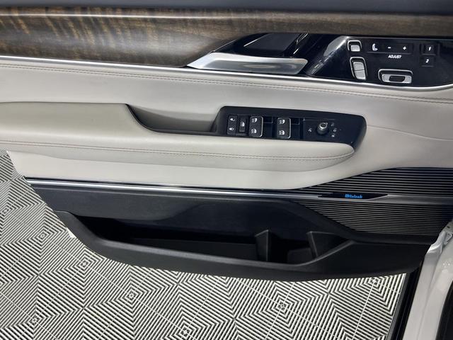 Photo of 2023 Bright White Clearcoat Jeep Grand Wagoneer