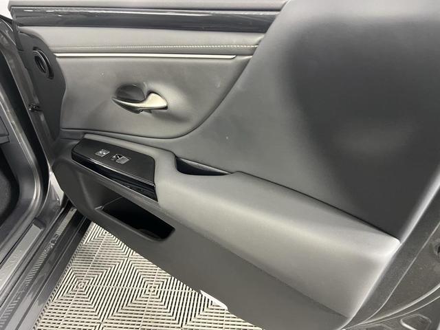 Photo of 2025 Cloudburst Gray Lexus ES 350