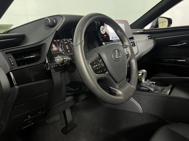 Photo of 2025 Cloudburst Gray Lexus ES 350