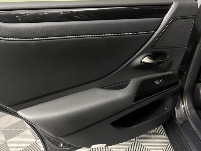 Photo of 2025 Cloudburst Gray Lexus ES 350