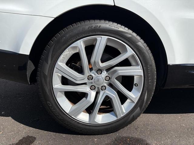 Photo of 2019 White Land Rover Range Rover Sport