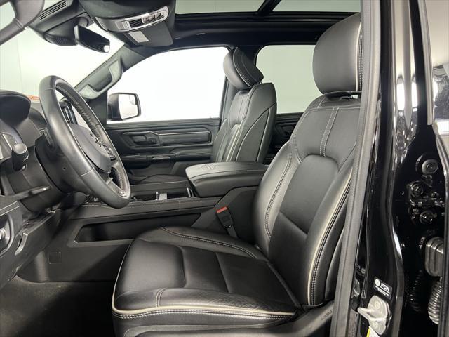 Photo of 2024 Diamond Black Crystal Pearlcoat RAM 1500