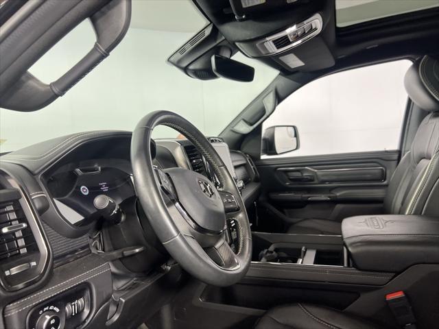Photo of 2024 Diamond Black Crystal Pearlcoat RAM 1500