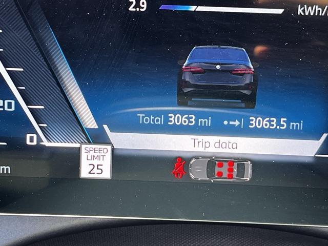 Photo of 2024 Black Sapphire Metallic BMW i5
