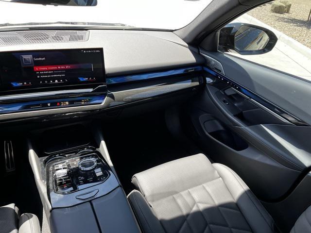 Photo of 2024 Black Sapphire Metallic BMW i5