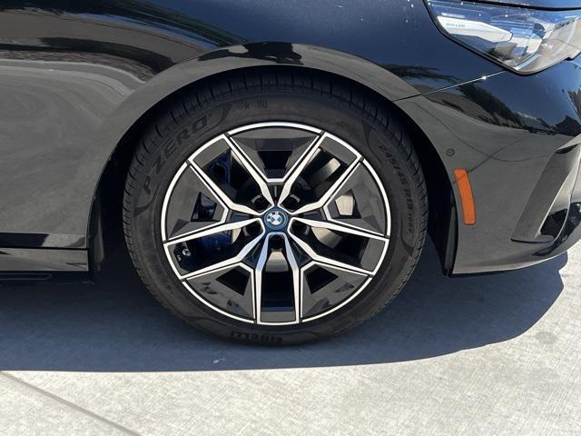 Photo of 2024 Black Sapphire Metallic BMW i5