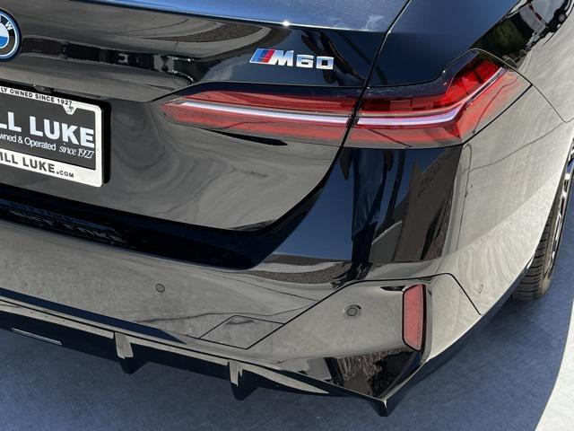 Photo of 2024 Black Sapphire Metallic BMW i5