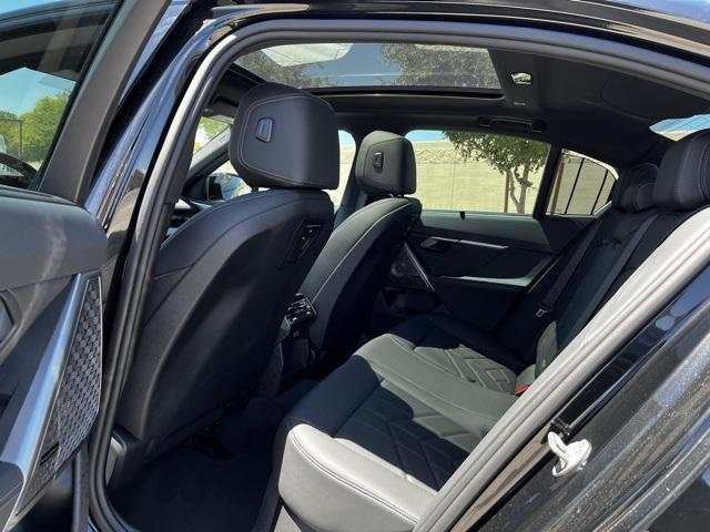Photo of 2024 Black Sapphire Metallic BMW i5