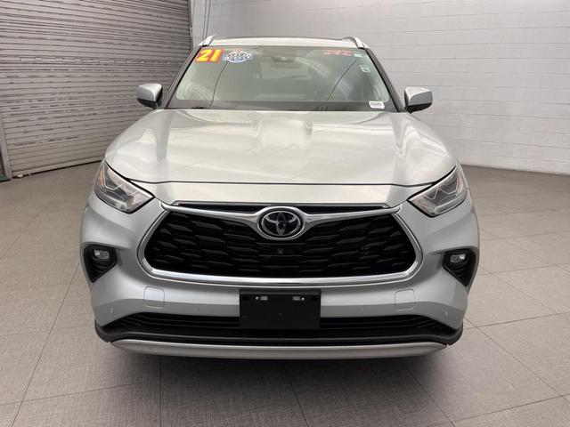 Photo of 2021 Grey Toyota Highlander