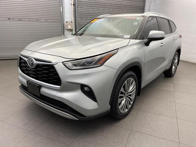 Photo of 2021 Grey Toyota Highlander