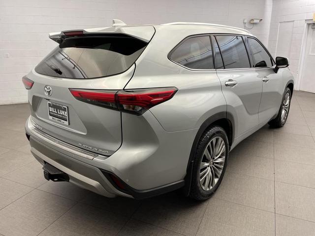 Photo of 2021 Grey Toyota Highlander