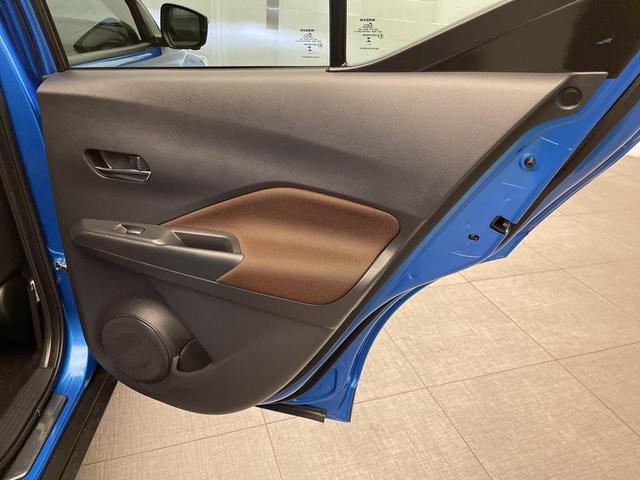 Photo of 2024 Electric Blue Metallic Nissan Kicks